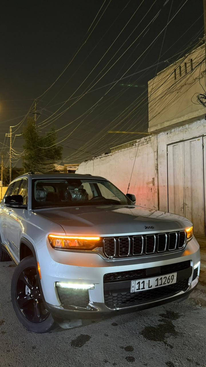 السلام عليكم 
جيب جراند شيروكي للبيع 

      •       الموديل: 2024
 • النوع: Lilmted VIP
      •     اللون سلفر 
 • عدد الركاب: 7 ركاب
 • الحادث : سرقة بدون صبغ و بارد
 • نظام الدفع: رباعي AWD / 4×4
 • محرك 3.6 لتر V6 بنزين
 • 3 صفوف مقاعد تكفي لغاية 7 أشخاص
 • مقاعد جلد فاخرة مع تحكم كهربائي
 • فتحة سقف بانورامية مزدوجة
 • نظام تكييف ثلاثي المناطق 
      •    تدفئة بالستيرن والكشنات والمري الجانبيات
      •     خزن مقاعد
      • شريط LED بلاد 
 • منافذ USB في جميع الصفوف للركاب  
 • شاشة معلومات وترفيه كبيرة تعمل باللمس
‏ • Apple CarPlay و Android Auto
 • نظام صوتي فاخر متعدد السماعات نوع ALPINE
 • تشغيل بصمة ودخول ذكي
 • مثبت سرعة ذكي
 • نظام المحافظة على المسار
 • حساسات أمامية وخلفية + كاميرا
 • مساعد نزول المرتفعات
 • صف ثالث قابل للطي كهربائياً
      • السيارة ماشية 6184m 
السيارة بعدها على وضع الشركة البانزين محسن فقط
للتواصل : ***********
المكان : ابو نؤاس
السعر : $320 وبيها مجال
