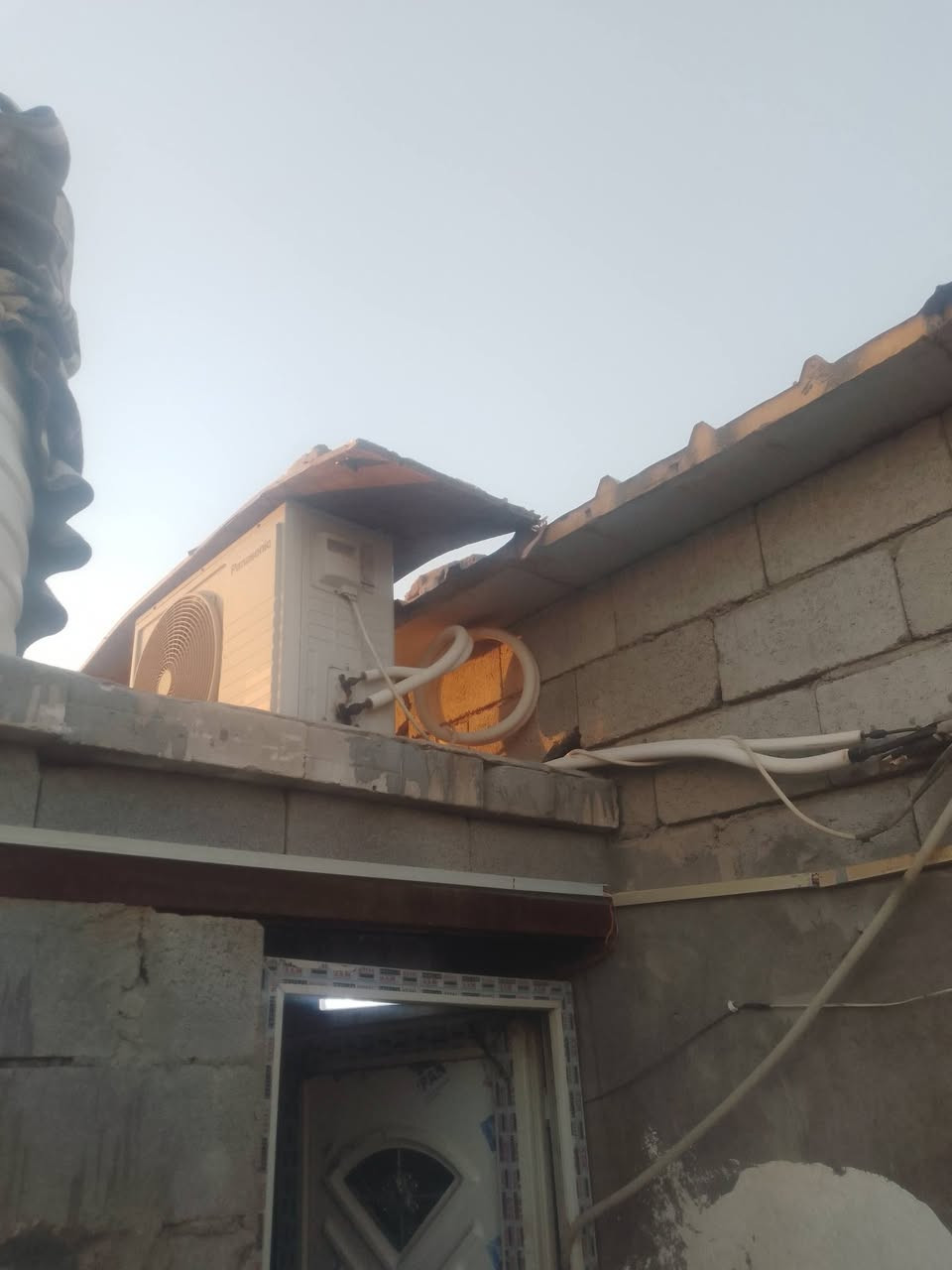 سبلت طن ونص بنسونك مكفول سعر 300الف مكان بصره وشراي يتصل بي واتساب ***********

