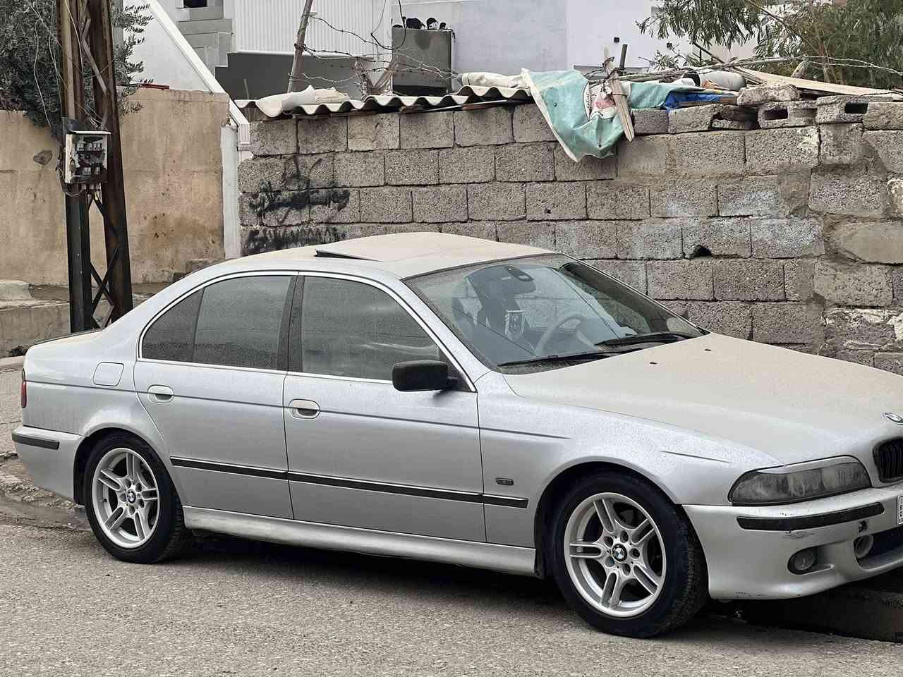 BMWسەقەر٥٢٨گێر عادی مۆدیل ١٩٩٦
رەقەم سلێمانی تا ٢٠٢٩تازەیە  دەفتەر بەنزینی هەیە 
سلاید و تەحدید سورعەو کوشن هیتەر 
دوو پارچەی بۆیاغە بێ لێدراو سعری ٧٧وەرەقەو مەجال 
***********
