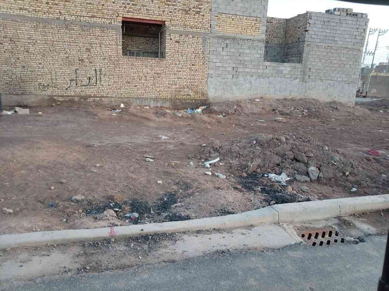 قطعه ارض للبيع 100 مربعه
على شارع 20 وجه 10 ونزال 10
كافه الخدمات ماء مجاري كهرباء تبليط بلباب 
حي الرحمه الثانيه قرب مستشفى البناني
الاستفسار الاتصال على الرقم ***********
