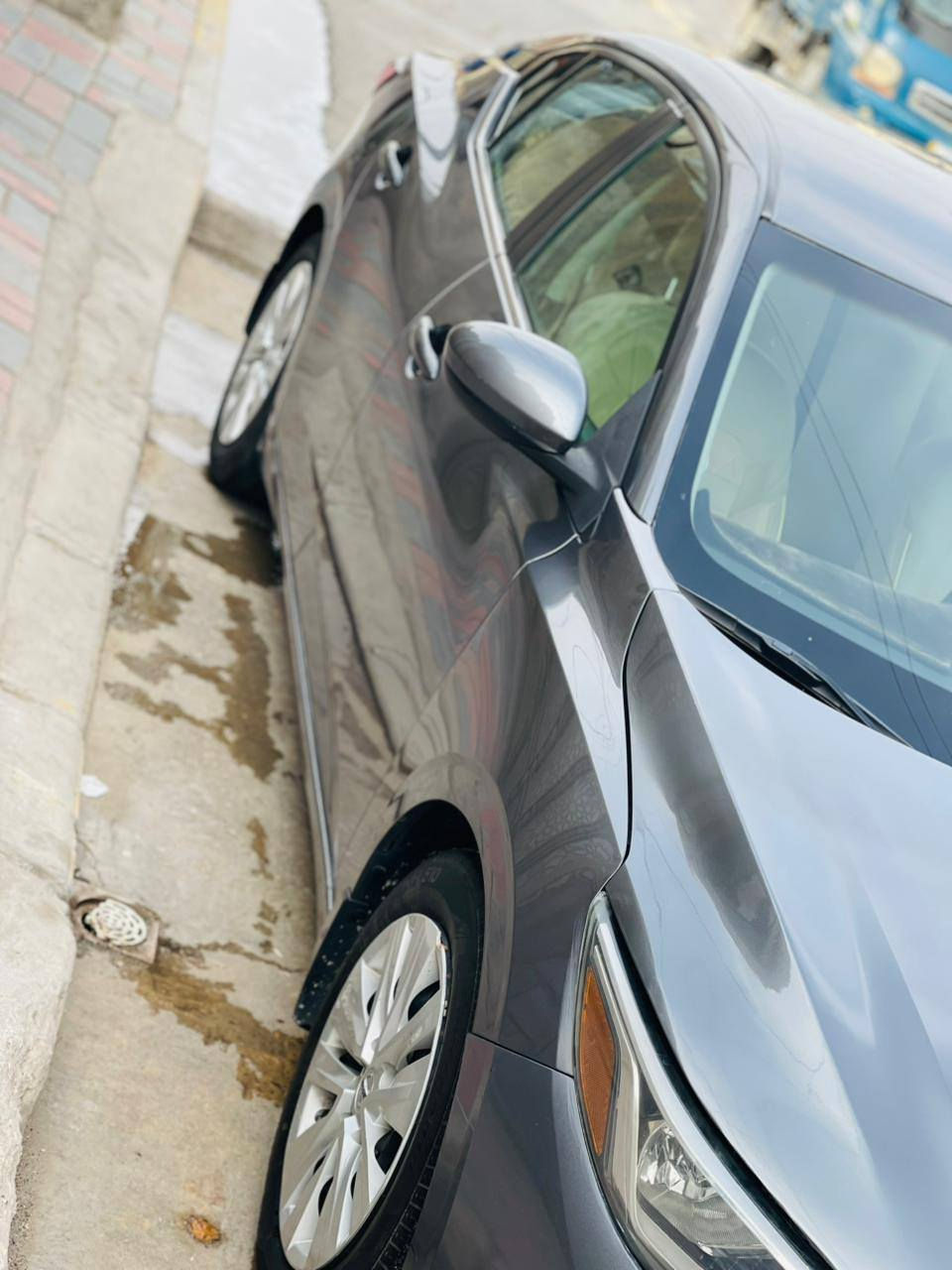 السلام عليكم
نيسان سنترا 2021  نظافة تامة ومواصفات فول عدا الفتحه 
ضرر فقط  ربع بنيد بدون دواخل 

رقم اربيل تحويل 

 سيارة عملية، اقتصادية
 محرك 2000اقتصادي جداً وعزم ممتاز
 بدون أي ملاحظات
 تشغيل بصمة + دخول ذكي
شاشة لمس كبيرة + بلوتوث + USB
 كامرة خلفية واضحة
 نظام تحديد مسار (Lane Assist)
نظام نقطة عمياء (Blind Spot)
 فرملة طوارئ أمامية + تحذير اصطدام
 مثبت سرعة
 أنوار LED حديثة
 تحكم من المقود
 وسائد هوائية متعددة + أنظمة أمان متكاملة

سيارة نظيفة جداً استخدام شخصي مكان السياره بغداد الاعظميه السعر ١٣٠ وبيها مجال للاستفسار الاتصال على الرقم ***********
