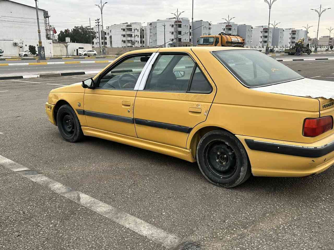 السلام عليكم سيارة للبيع
سياره نضيفه كير مكينه مكفوله 
كير فرنسي 
سياره جاهزه تايرات جديدة
تبريد ثلج 🥶
كهربائياتها كلها شغاله 
صدر نضيف 
صاعده هزه وتصقط بشهر 2 
السنويه صاقطه بتاريخ 12/27 صارلها يومين من صاقطه التجديد يكلف 85 الف مع الوحات جديده 
مصفره هيئه وغرامات سياره جاهزه ما نقصه شي بس تجديد السنويه السعر 43 وبيه مجال للشراي عنوان كربلاء كنطرة السلام للتواصل واتساب فقط ***********
