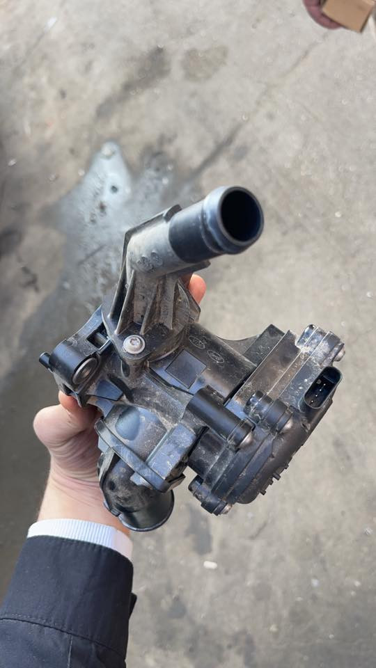 السلام عليكم ولف حماوه الكتروني للبيع ريو من 2019 لل 2023
***********
