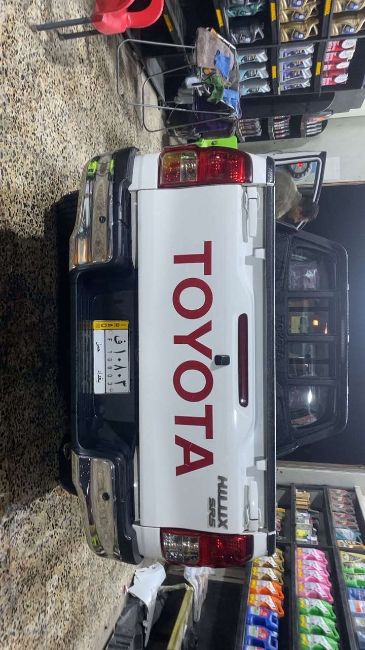 السلام عليكم رمضان كريم 
تيوتا عاليSTS كويتي سياره جديده 
بيها بارد جاملغ العبري لامامي والخلفي 
بس رقم بغداد مكينه 4 موديل 17 عنواني الكماليه سعرها 265$ 
***********
