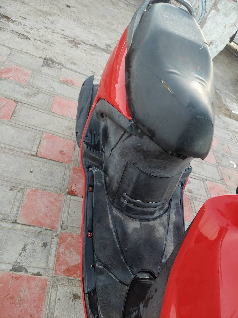 دراجه فراشه حاويه مامفتوحه مكينه ناعمه سلف هندر كلشي شغال كهربائيات كله شغال مكاني نجف شارع المدينه 
السعر525
***********
