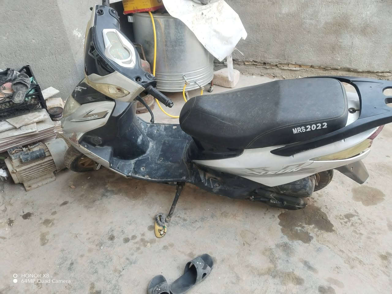 السلام عليكم. من رخصه لادمن.
دراجه سكنز صيني دراجه شغاله نكره كهربئيات كامله عوزها ترتيب بل كفرات مكينه خير من الله السعر 250بيها مجال للشراي  مكان ميسان بدون اوراق ضايعات اكفلها الك عشائر رقم هاتف ***********
