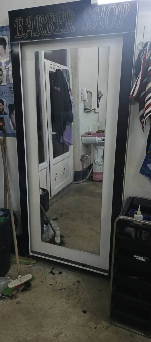 سلام عليكم ديكور حلاقة مرايات 2 + فاترينة للبيع انطيني سعرك وبالعافية عليك -مكاني كركوك عمل الشعبي  
***********-واتساب
***********
