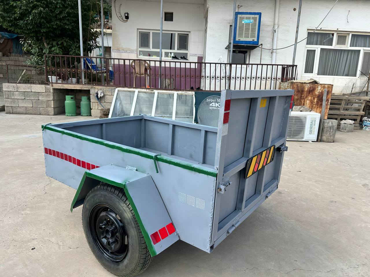 عاره بانه ي دوا ي سه ياره تازه يه 160 به 110 نزيك پيره مه گرون 450 معامه له 
*********** دخان, السليمانية
