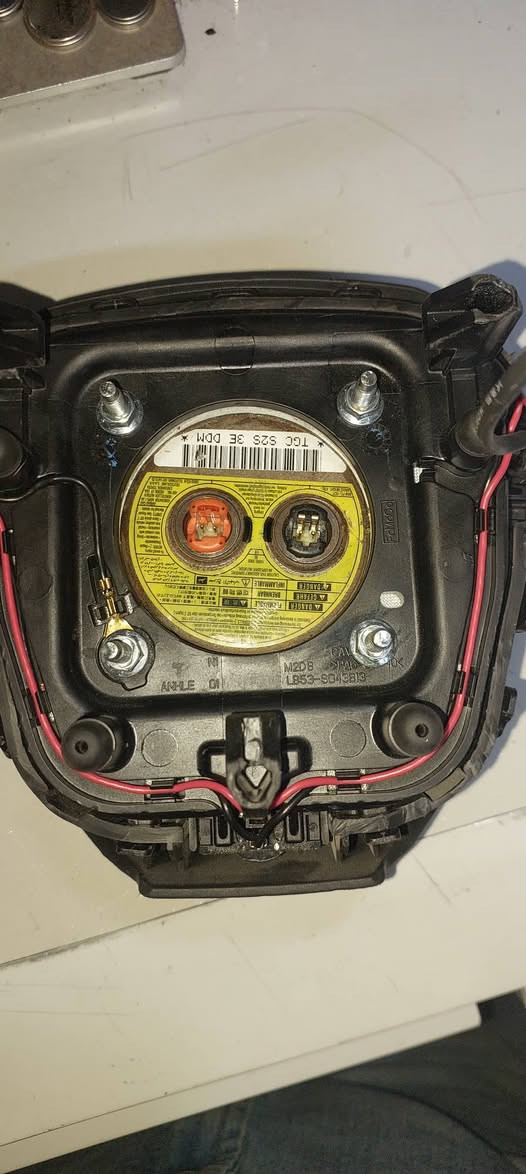 السلام عليكم اخوان 
ايرباك استيرن فورد اكسبلور من موديل ٢٠٢٠ولحد ٢٠٢٥. لبيع سعرها ١٥٠دولار ومكاني كركوك تحياتي 
***********
