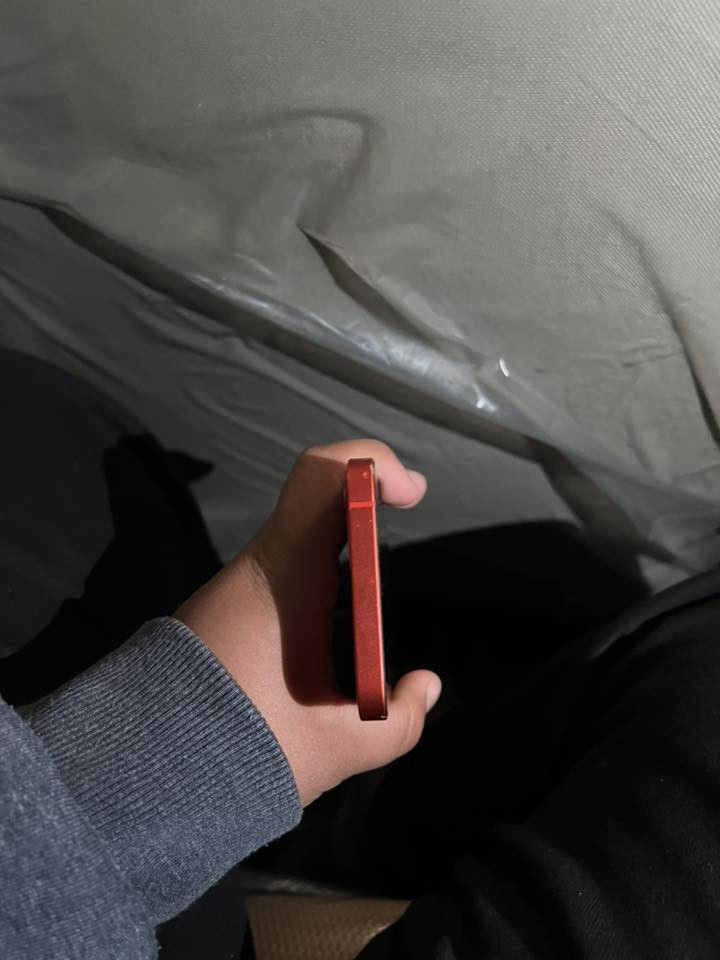 السلام عليكم ورحمة الله وبركاته جهاز ايفون ١٢ عادي للبيع جهاز لون احمر جهاز وتر بروف ممفتوح ولامبدل شي جهاز لوك كلة شغال فيس ايدي شغال الجهاز ذاكرة ٦٤ بطارية ٧٧ مكاني بغداد السعر ٢٢٥ وبي مجال 
***********

***********
