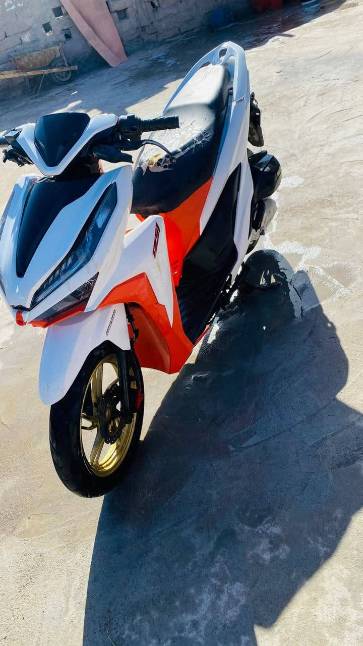 سلام عليكم دراجه للبيع شغاله ما بيهة اي نقص مكاني الكرنه ***********
