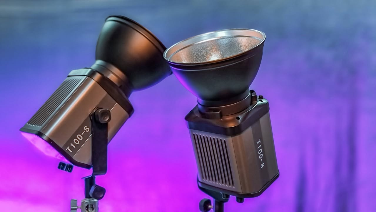 اضاءة مستمرة 100 واط باي كلر 
شمسي ابيض ثلجي 
تحكم كلفن تدرج لوني 
تحكم تطبيق موبايل 
فانات تبريد عدد 2 صامت 
تحكم بقوة الاضاءة من 10 الى 100 
20 نمط FX تفاعلي 
ضمان 6 اشهر حقيقي 
متوفر توصيل ***********
