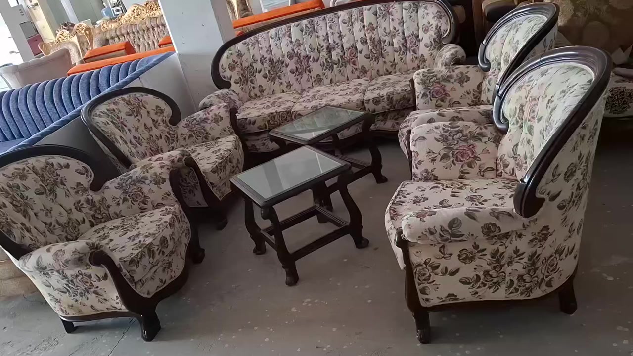 تخم ملكي كلاسك زان باله تركي نظيف جدا جدا 7 نفر كلش امرتب اسفنج مضغوط كل ضرر مابيه وخشب قوي كلش   بابل الحله الحمزة الغربي   ويوجود توصيل♥️️️
***********
