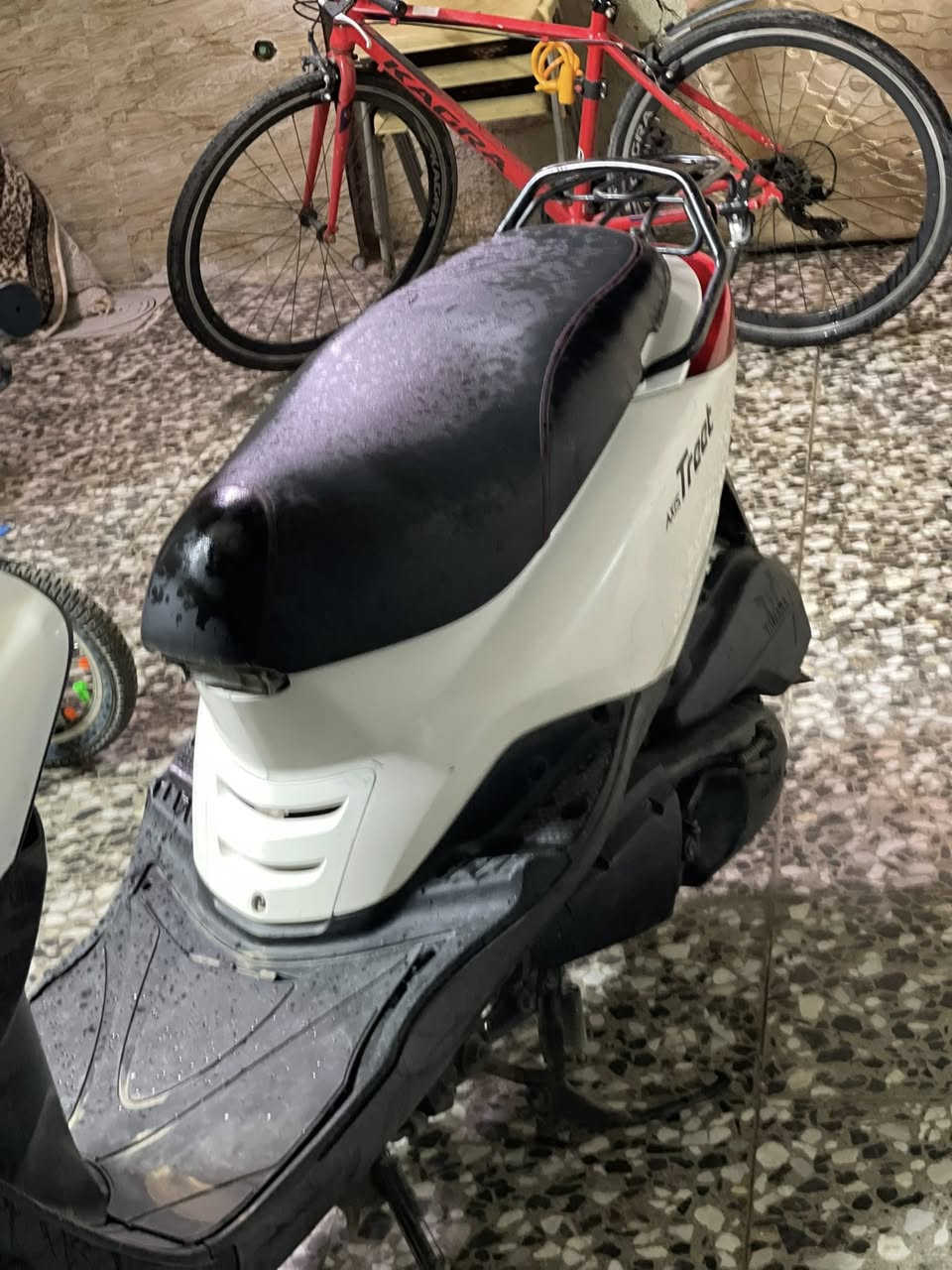 للبيع اكزز دراجه نضيفه وممفتوح بيها كلشي
ماخذها رمبه ع ايدي
شغاله سلف هندر

بغداد الشعب

***********

سعهرها مليون و300
