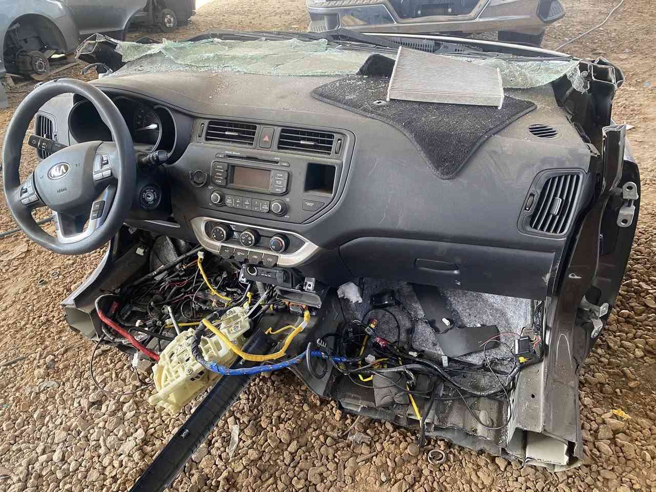 السلام عليكم للبيع كصه كيا ريو موديل 2014 وراد امريكي مع ابواب عدد 2 دعاميه خلفيه هوزن خلفي 
للاستفسار اكثر
***********
