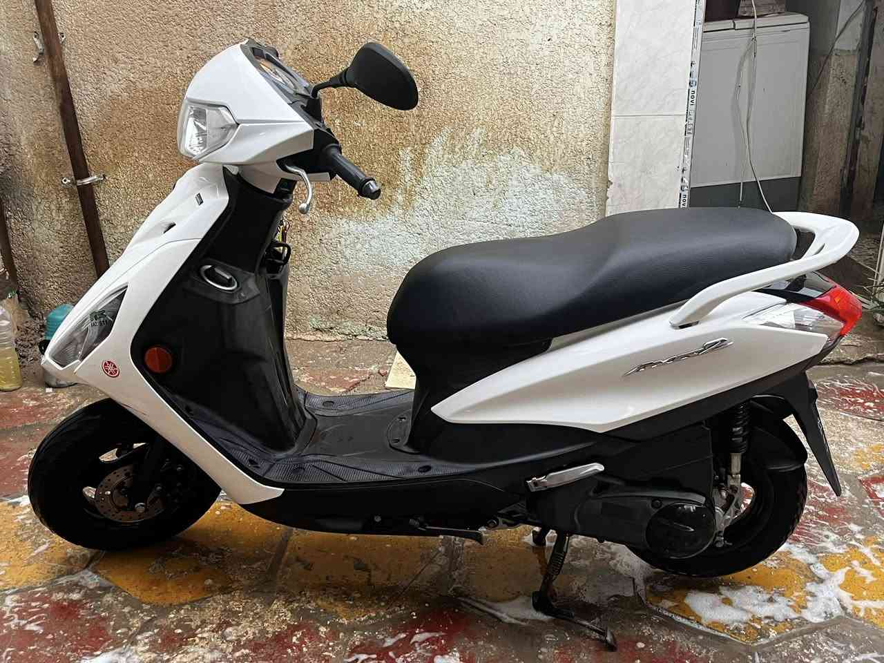 دراجة لكزز حديث دراجة مطلعها منل حاوية بيدي 
دراجة خير من الله بانزين ودهن فقط  ( السعر مليون 600) 
ما متواجد فيس هذا رقمي ***********
