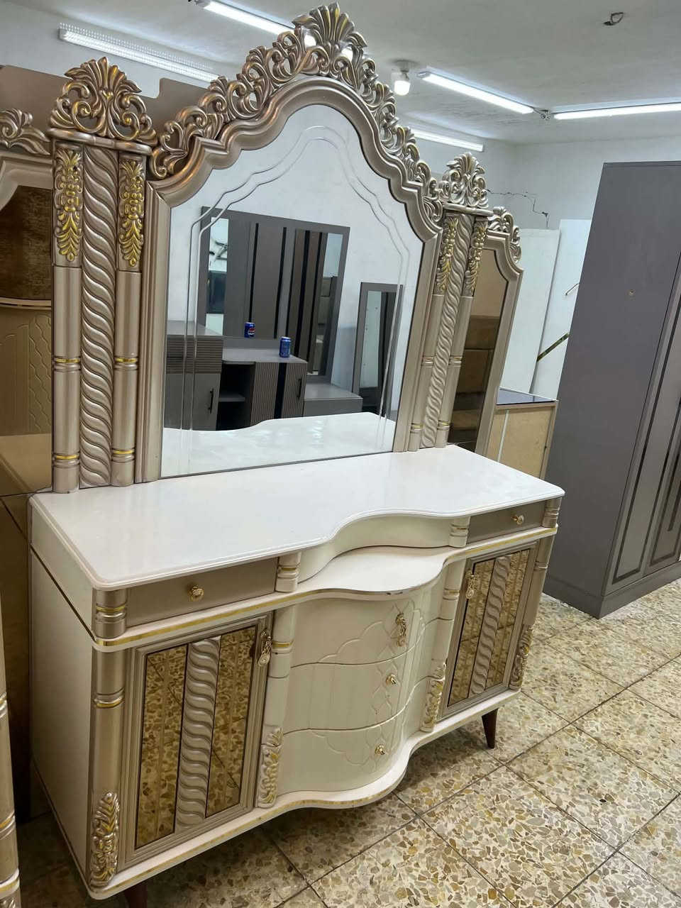 غرفه ملكيه اصليه 9قطع تركي اصلي نظافه 95💯 واصل شد او نقل


**إذا كنت صاحب هذا الإعلان وتريد حذفه لأي سبب، رجاءا أرسل رسالة إلى الدعم الفني**