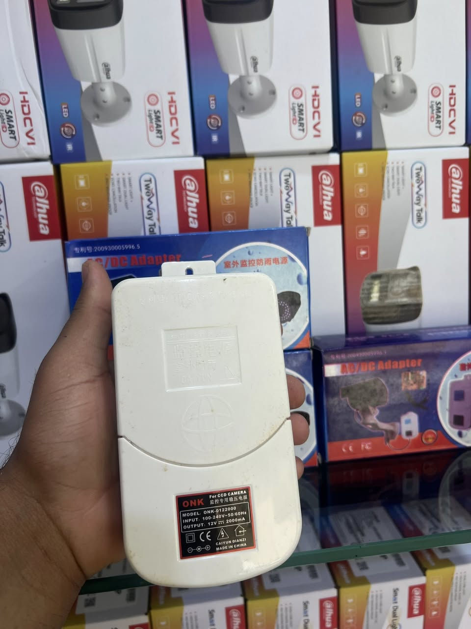 السلام عليكم عندي محولات خارجيه 2A:12v مستخدمات عدد ٣٠قطعه محولات اصليه سعر لقطعه ٢.٥٠٠ توصيل موجود ***********
