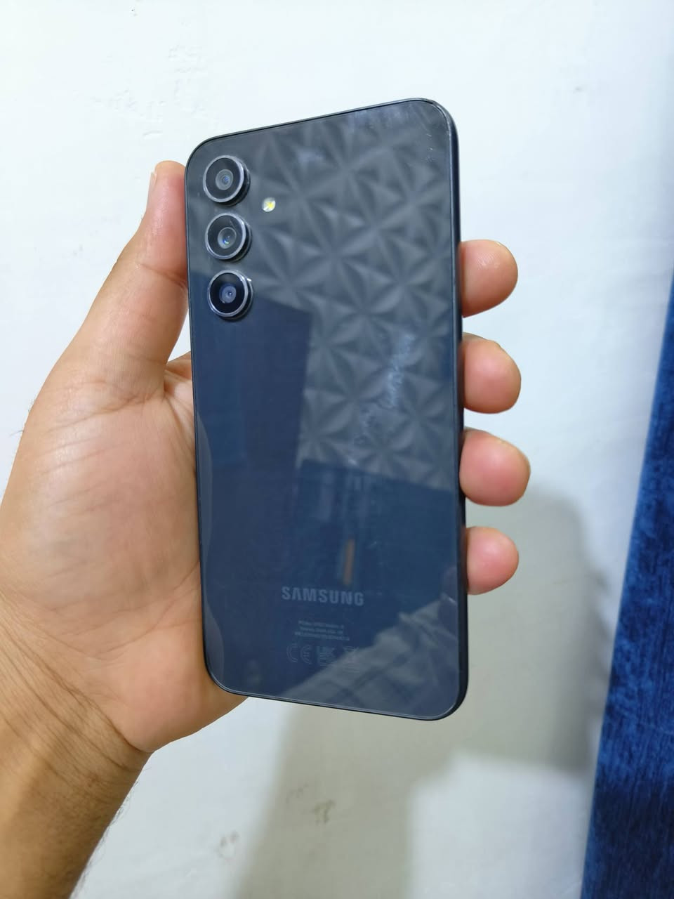 سامسونك A54 5g
ذاكرة 256 عشوائيا 8 بطارية 5 الاف شحن سريع 
بصمه مدمجة بل شاشه صوت ستيريو سماعاتين كامراته راقية جدا جهاز بلاد مامفتوح معالج قوي 
مكاني الناصرية مركز السعر 220 وبي مجال


**إذا كنت صاحب هذا الإعلان وتريد حذفه لأي سبب، رجاءا أرسل رسالة إلى الدعم الفني**