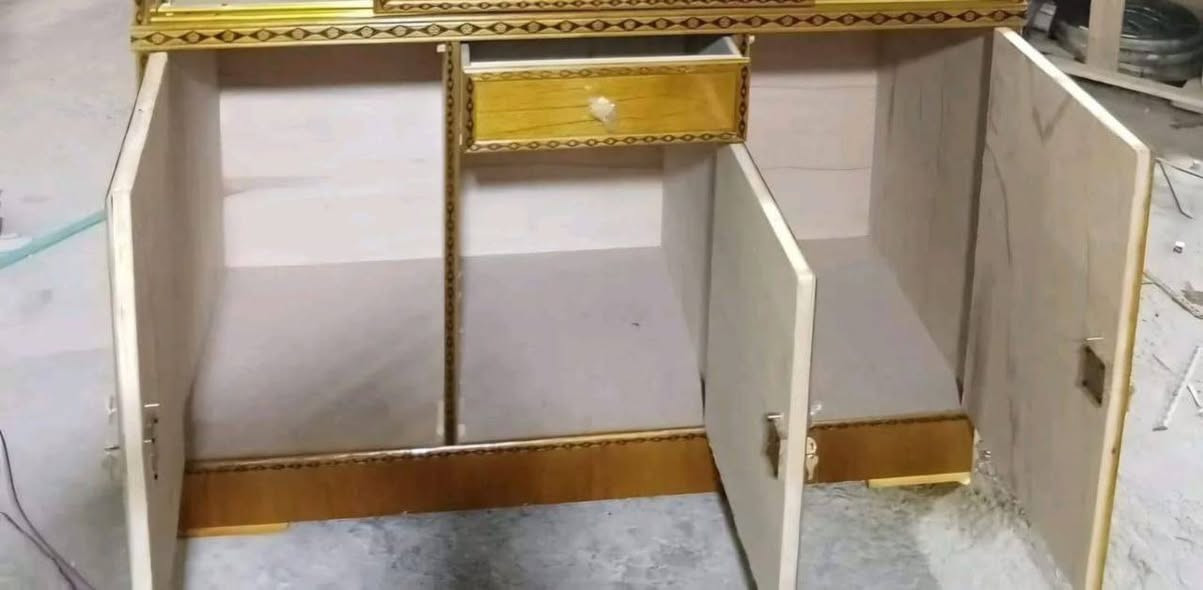 بوفيه متر وربع سعر 150 الف توصيل مجاني بغداد للحجز ***********
