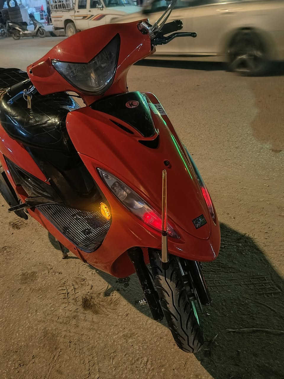 سلام عليكم كامكو G4  للبيع المكينه ما مفتوح بيها برغي الدراجه خرسه شلعه معدل أشك الكاع هورن باتري تاير جديد اترايك كربله نكرا سلف السعر 750 او بيها مجال للطيبين الرقم *********** واتساب (للملاحظه الدراجه اريد ابيعها مو امتعبتنه لان مامعتازه اطلع بيها قليل)  المكان نجف البراكيه شارع المطار  او اني خادم
