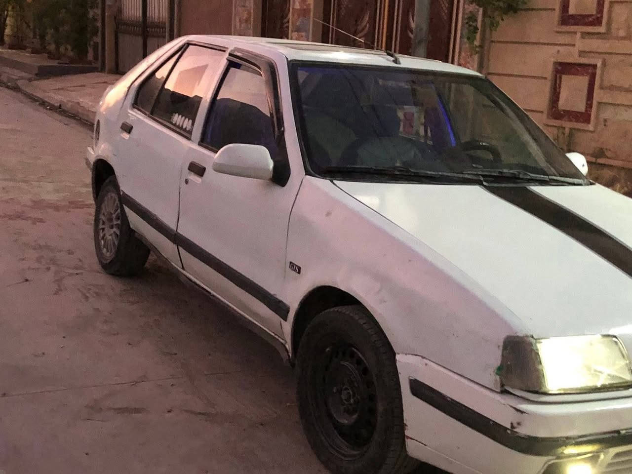 السلام عليكم رينو 19للبيع موديل 1991السيارة كدام العين مكينة شرط لا صرف ولا نفخ الكير مال كصة جديد سيارة بسمي سنوية 2030 كابون بانزين بيها السيارة مستعجل على بيعتها حيل سعرها 19 وبيها مجال شراي اتصل *********** او *********** او ***********
