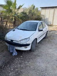 بيجو 206 موديل السياره 2008  السياره شغاله وجاهزه رايدهه ب٣٠ وبيه مجال...