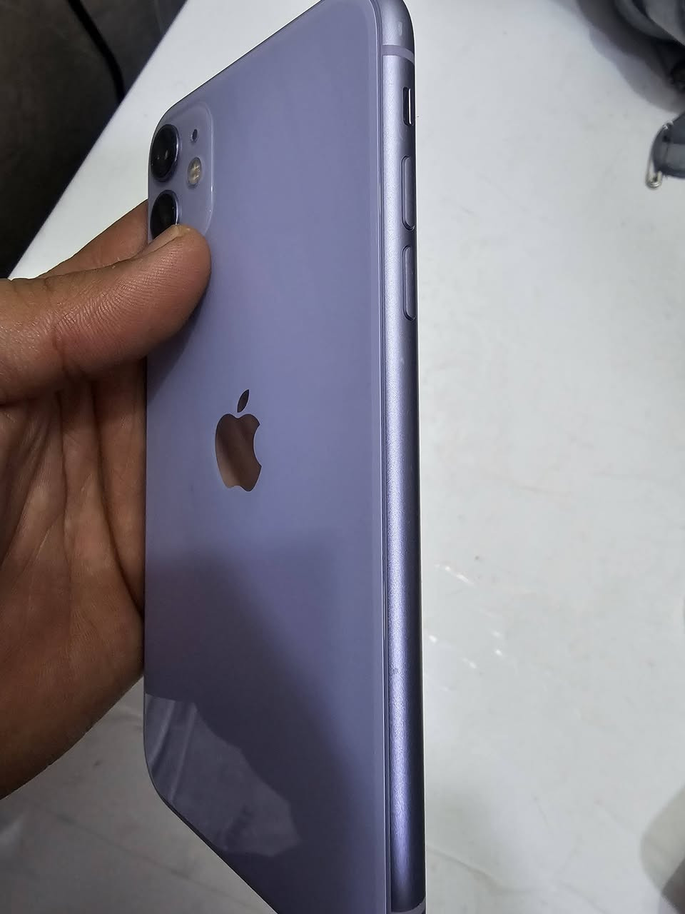 ايفون 11 عادي
ايفون ١١ عادي ذاكرة ١٢٨ ما بيه اي مشاكل الجهاز بعدة وتر 
نضافه ٩٠ سعر ٢٥٠ وبيه مجال حك الجيه 
بغداد ***********
