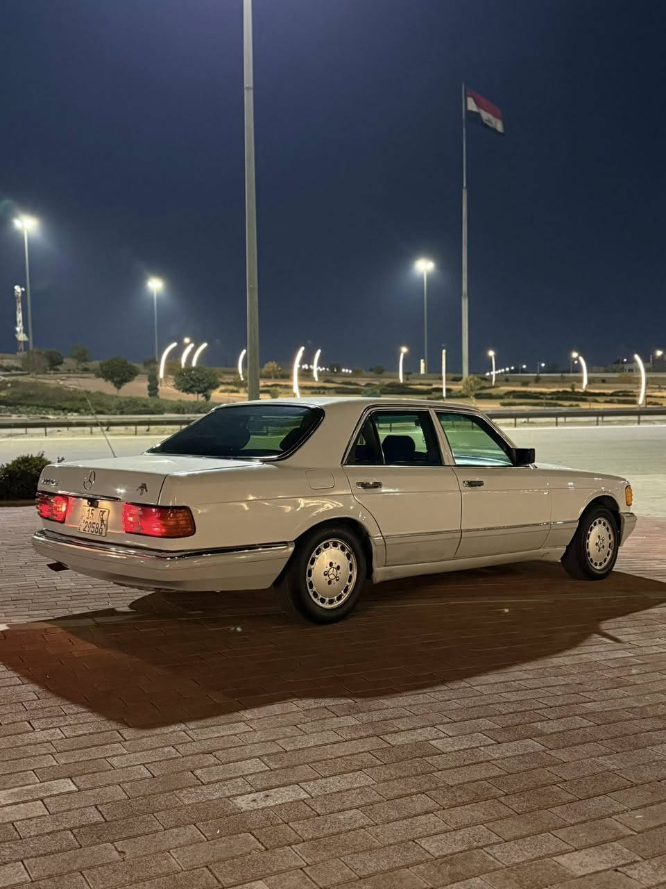 السلام عليكم 
ً
مارسيدس جامبو 300SE
موديل 1991 🇩🇪
ً
للبيع فقط 
ً
(للتفاصيل اكثر اتصل)
***********
