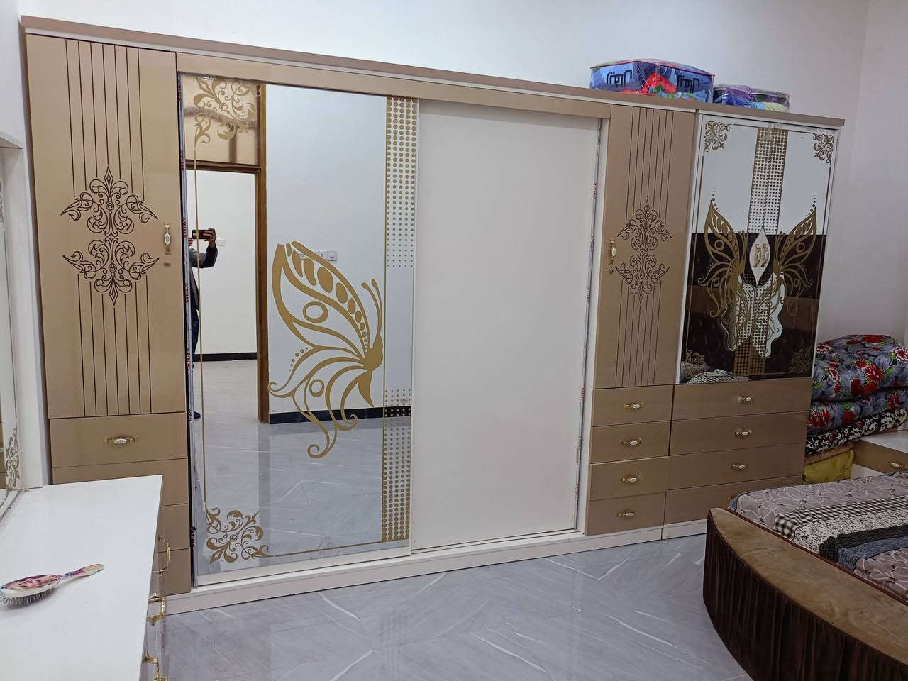 غرفه تركيه للبيع مستخدمه بس اخت الجديده سعر مناسب الشراي يتصل ع صاحب الغرفة /***********
