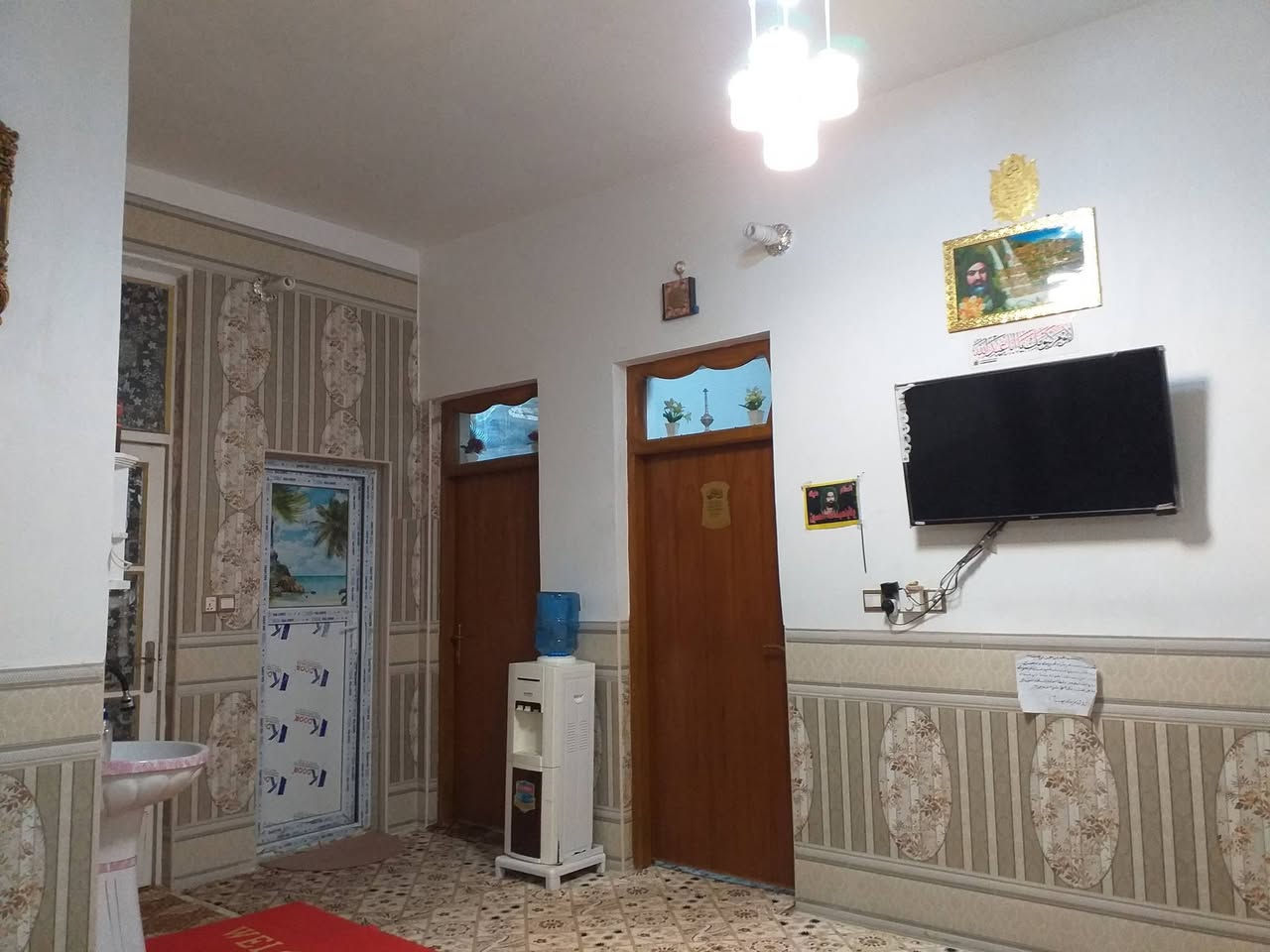 دار للبيع المباشر المساحة 166.5 حي المكرمة شارع 15 سعر 170 وبي مجال للشراي (بناء صب غرفتين وصاله واستقبال ومطبخ وصحيات 2 ومنور 2 والبناء طابوق جمهوري  بناء جديد 2019 تم بناء)+ هيكل طابق ثاني واصل للتسقيف متكون من 3 غرف
بعدهُ عن شارع كربلاء 5 دقائق مشي للإستفسار الاتصال او مراسلة واتساب  على الرقم ***********
