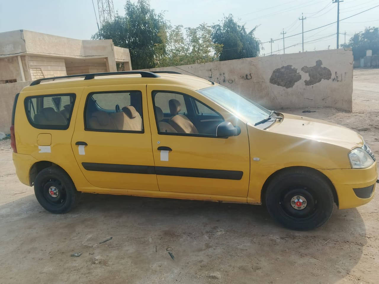 سلام عليكم للبيع مديل 13 نضيفه السياره كير حداديه بل جيس تبريد شغال كله جديد بيه خيط تبخير كلش خفيف وبيه بنيد مبدل بدون حادث رقم واسط مشروع وطني تحويل ثاني يوم  
*********** مكاني شنافيه ب 60 وبيه مجال قليل
