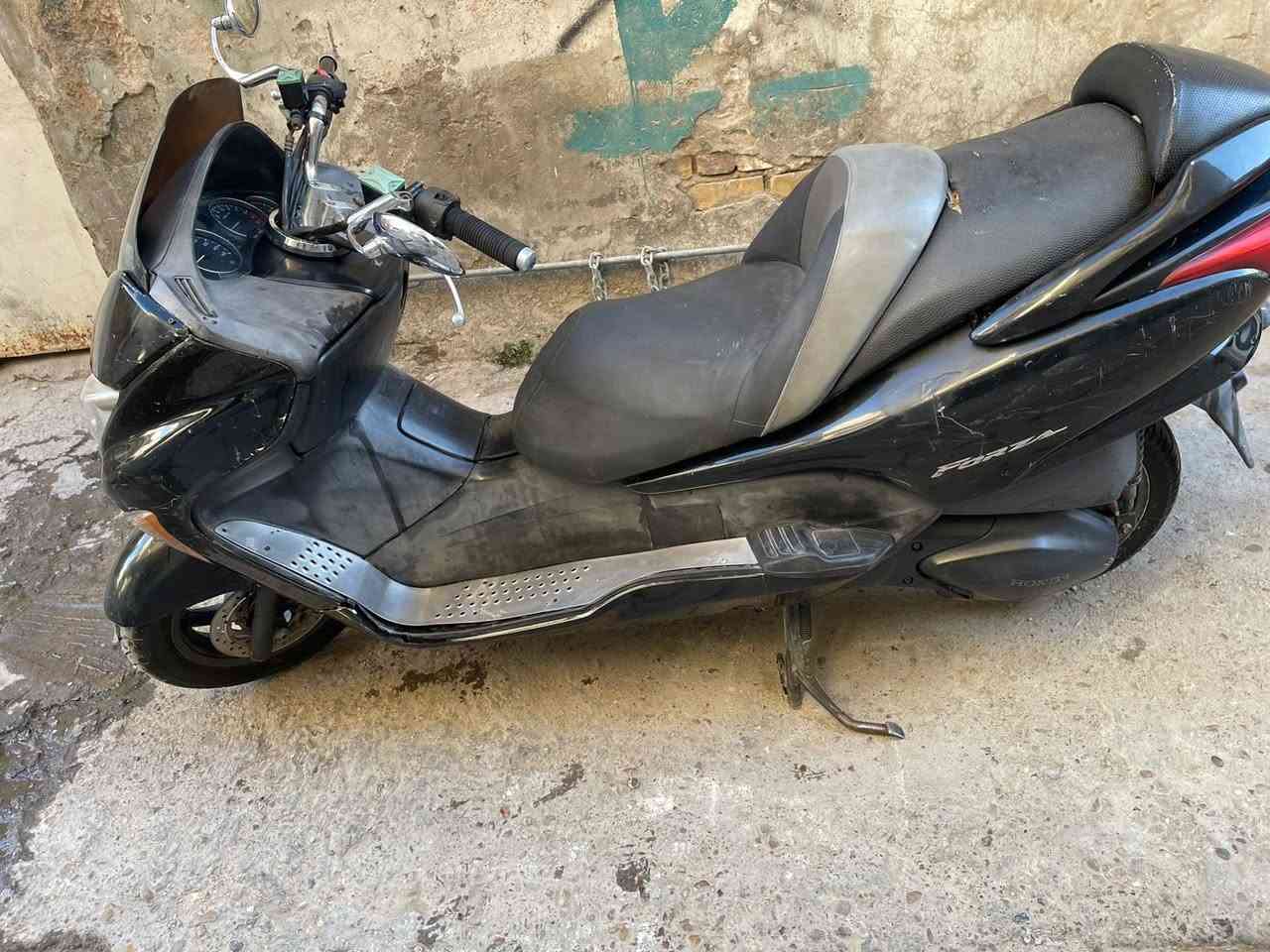 السلام عليكم ٠/٨ عمية بلاد دشبول اصفر دوسات نيكل صالنصة رياضي قطعتين ام الكاتم ومنضومة زنون دراجة مكفولة من النقص شعراية شرط الشلعة ومعدل كفرات شوف العين بصور فقط شخوط بسيطة تريشة بس وحدة نقصها مكاني اعظمية السعر ٨٢٥ للاتصال واتساب موجود ***********
