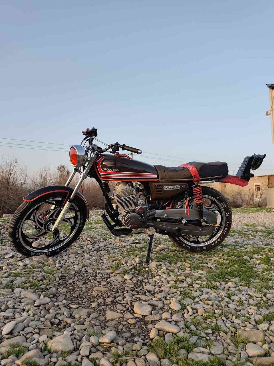 بەناوی خوای گەورە . 
ئەم ماتۆڕە بۆ فرۆشتن .
تازە دروست کراوە 0km
پێویست بەوسف ناکا
هەموو گیان تازەیە و لۆک بۆی هێنراوە
جگە لە دوو سێ برغۆ هەر پارچەیەکت دۆزیۆ کۆنەبێ بە بەلاش بیبە ، 
مەکینەی crx 300cc
مۆدێلی 2026 
10 بۆ 15 ڕۆژە دروست کراوە هێشتا بەتەواوی زەختی لێنەکراوە .
بۆ سیعر چات کەن یان تەلەفون *********** السليمانية, العراق
