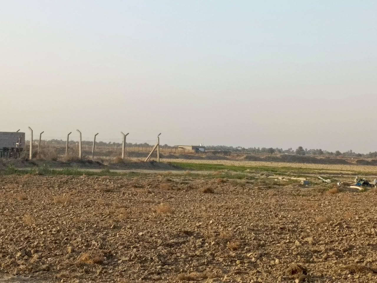 سلام عليكم 3 دونم سند25عله طريق الدغاره ديوانية خلف مطعم واثق للاستفسار الاتصال عله رقم  *********** متوفر جميع الخدمات
