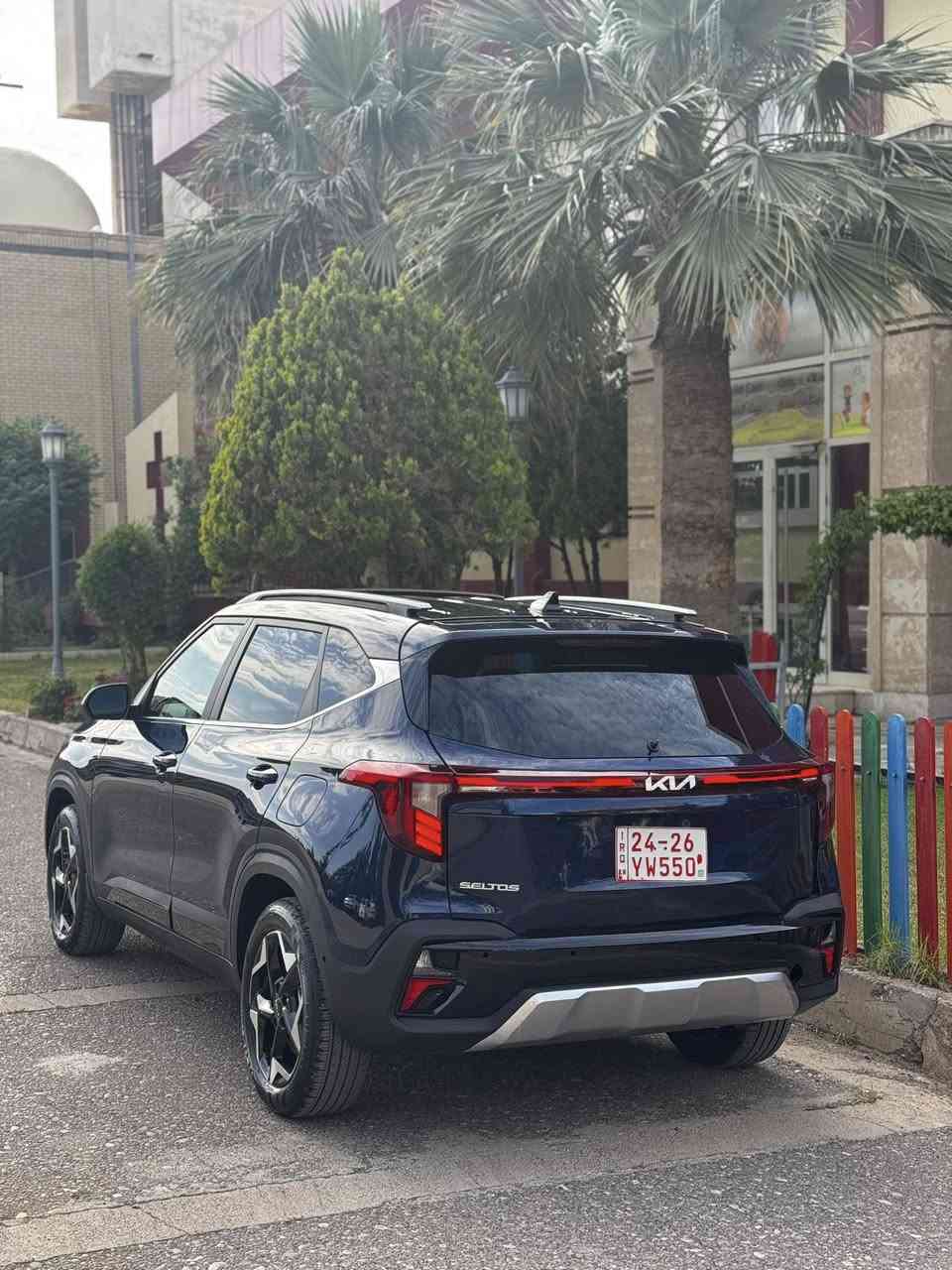 السلام عليكم

كيا سيلتوس موديل 2026  فول مواصفات

وماشيه 1 الف كيلو متر 

حجم المحرك 2000 دوش المرغوب

المواصفات

بصمه تشغيل وابواب

تشغيل عن بعد

فتحه سقف

دشبول شاشه متصل وعدادت كيجات دجتل  3 وضعيات مو رقمي فقط 

شاشه حجم الكبير تدعم كار بلي واندرويد اوتو

‎٣ وضعيات قياده سبورت نورمال وسمارت

تحكم ستيرن جهتين 

‎نظام اطفاء ذاتي للمحرك عند التوقف 

كاميرا دواره 

دفع رباعي x drive 

كشنات جلد ومخمل

تدفئه كشنات و تبريد

ردار تحديد مسار ومثبت سرعه تفاعلي

نظام مانع تصادم توقف ذاتي امامي وخلفي 

نقاط عمياء ردار بالمرايا  

تصليح درجه اولى شرط  
بدون قطره صبغ 
بدون رقم 
 الشراي يتصل ع الرقم 
مكان السياره اربيل 

للتواصل *********** متواجد عل وتس اب فقط
