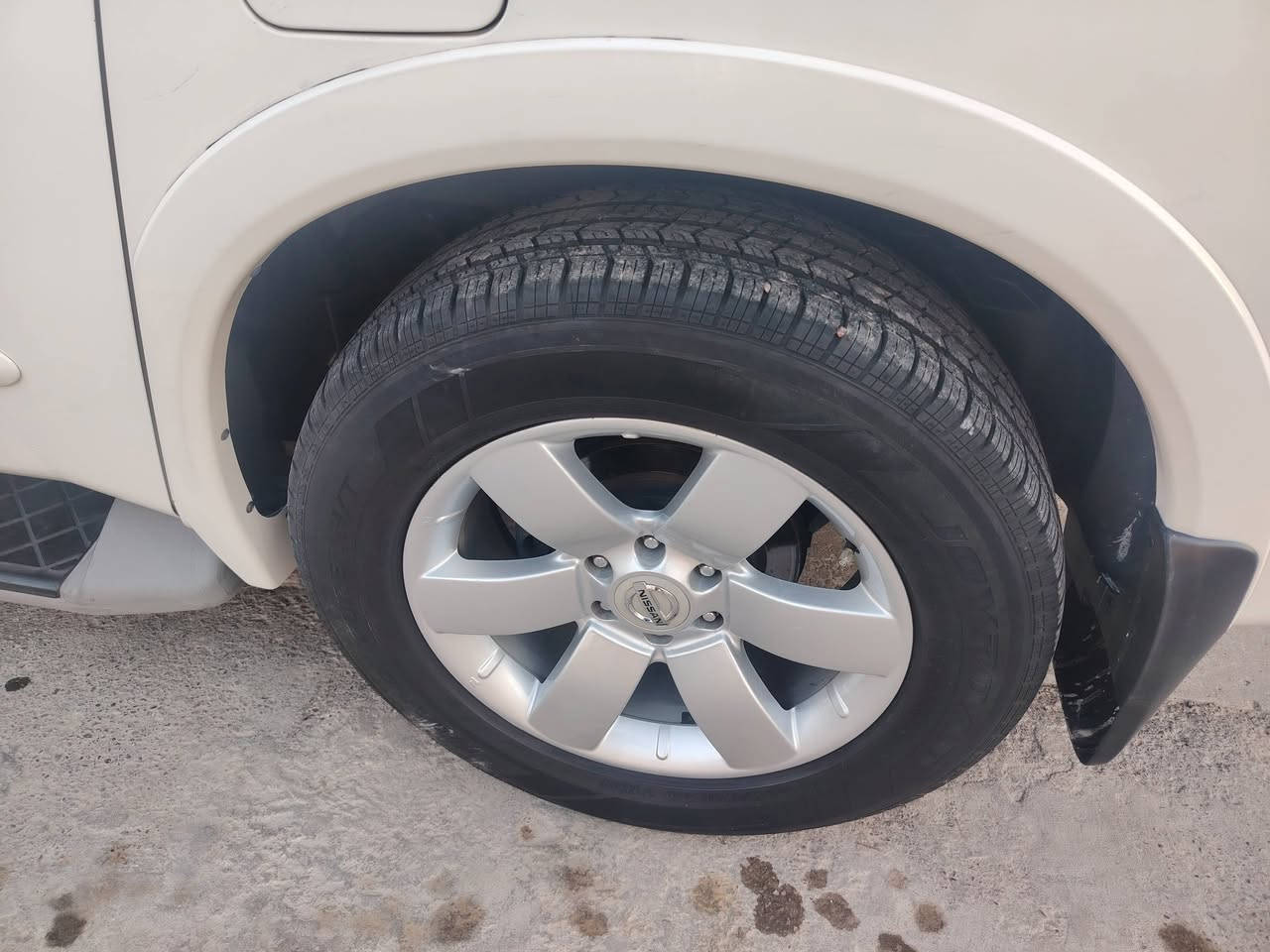 السلام عليكم شباب للبيع نيسان ارماده موديل ٢٠٠٨ وارد كندي سياره جديده وعله ايد وحده ماشيه ٨٩  سعر السياره ١٣٥ مكاني زيونه الاستفسار أكثر *********** ابو ابراهيم
