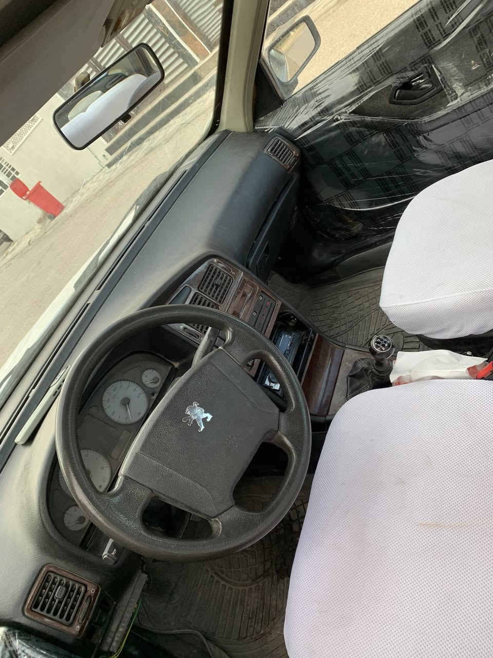 لسلام عليكم بارص 2015 رقم بابل الماني راعيه موجود  تمشي السياره وكولشي شغال بيه كهربايات وهورن وهل امور سعره 19 ورقه الرقم ***********
