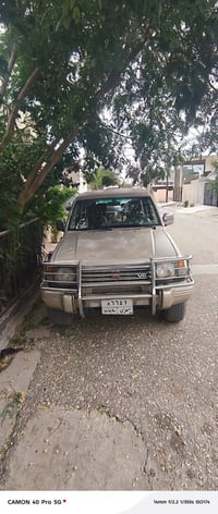 سياره باجيرو 1993  محرك 6 طخم تايرات جديد  كهربائيات شغاله  غرفه داخل ...