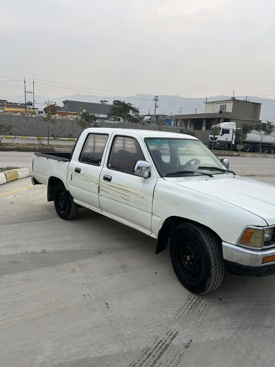 تويتا فاوكير ومه كينه  و ئه كسل تويتا به شه رت
مؤديل ٢٠٠٠ 
ده عمو ليدراوى نيه 
ئارم بلاستيك سليماني به شه رت 
كه رم مه زبوت 
٣٣ مه جال 
***********
*********** 
ده ربه نيخان
