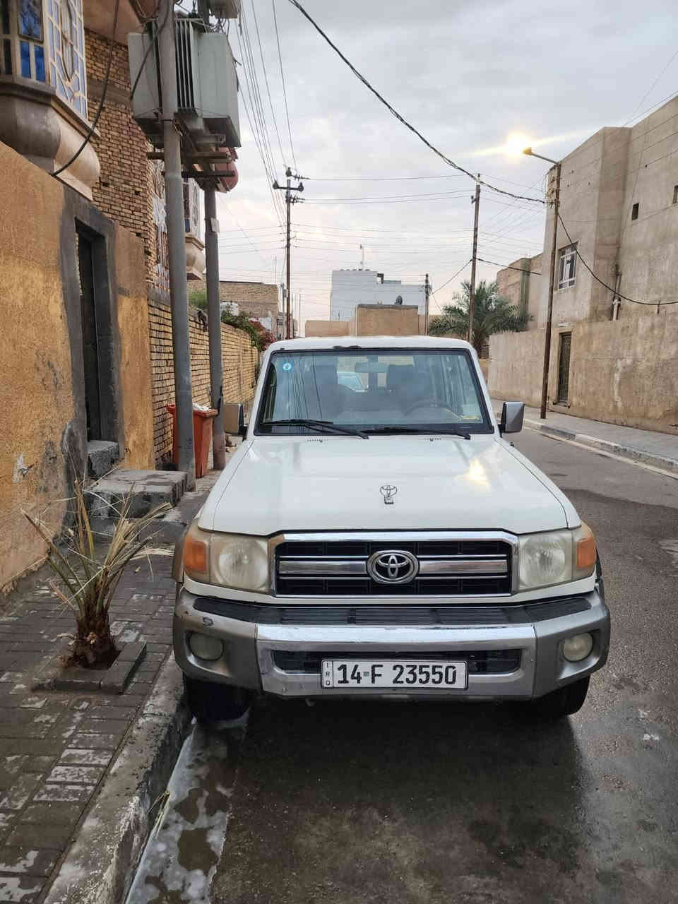 السلام عليكم سياره للبيع لاندكروز. 2013 بانزين كير عادي رقم البصره  ***********
