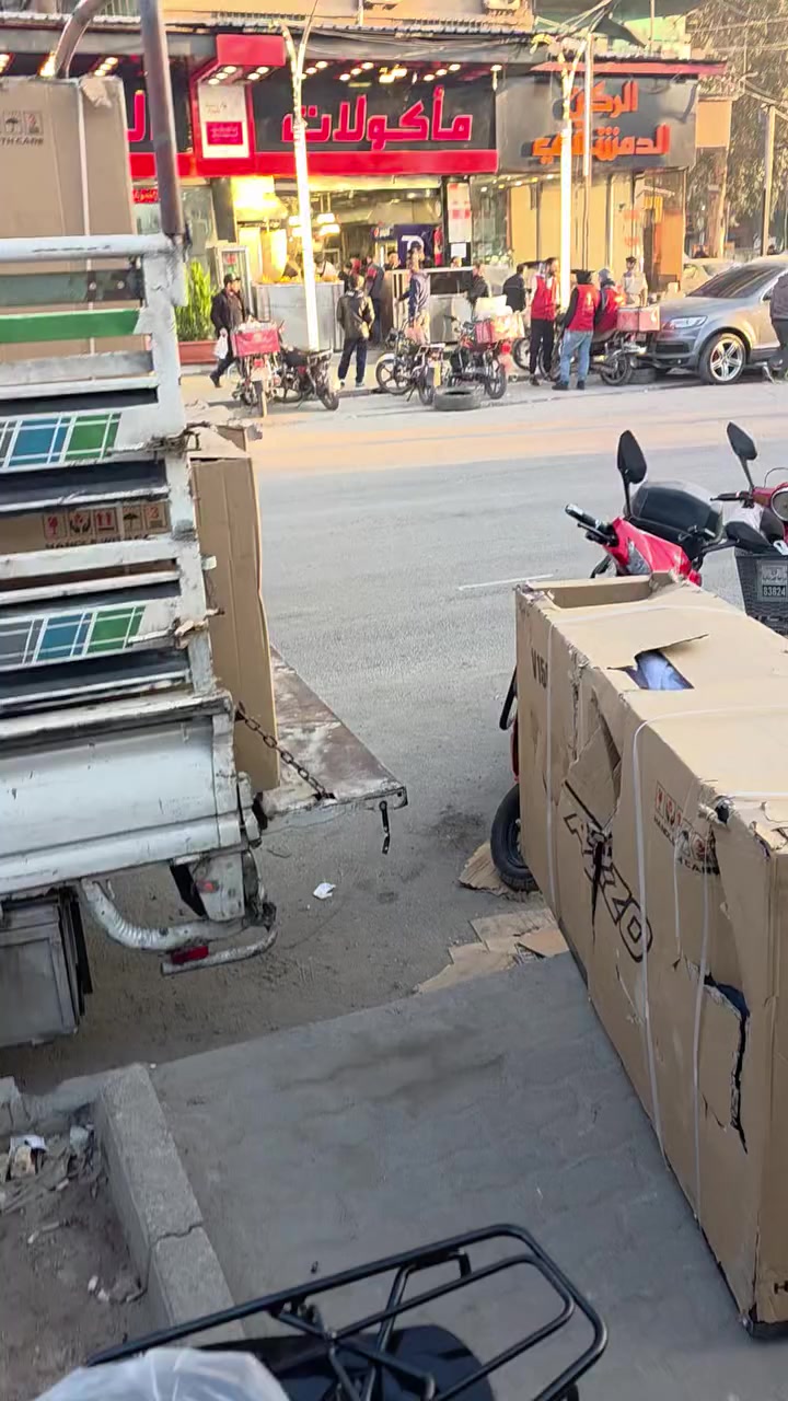 السلام عليكم ورحمة الله وبركاتو 
🗯#معرض_القلمون 🗯
يقدم كل جديد دراجة AZZO V180🗯
الدراجة المتألقة دائما 
شاسيه متينة مع كفالة 5 سنوات 🏍
موفر وقود 
قفل مركزي مع حماية ضض السرقة 🥷🏻
بطارية سائلة عمر طويل ✈️
وصف رياضي كامل 🚀
ركبة الخواجات🙂
شاحن جوال usb
تواجدنا كراج الست مقابل مأكولات الشام 🚀
للحجز او الاستفسار 📞
الاتصال على الارقام التالية 
0994881426☎️
0936867155☎️
نشكر زيارتكون😘
الفيسبوك 
https://www.facebook.com/share/1Dt6ARyfna/
الانستاه
https://www.instagram.com/alkl_mon?igsh=MTJpa285MXJpNXJuaA==
التيك توك
https://www.tiktok.com/@kalamonkkkk?_r=1&_t=ZG-93mPXWDHdMe
صفحة الفيسبوك الثانيه
https://www.facebook.com/share/1BUga7SMCk/
برنامج Threads
https://www.threads.com/@alkl_mon


**إذا كنت صاحب هذا الإعلان وتريد حذفه لأي سبب، رجاءا أرسل رسالة إلى الدعم الفني**