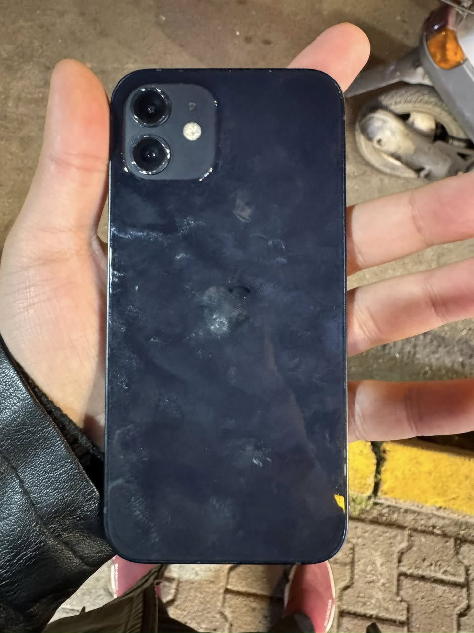 ايفون ١٢
Iphone 12 

اللون اسود لامع - النظافة ٩٨٪؜
الذاكرة ١٢٨ گيگا - البطارية ٩٣٪؜

الجهاز دبل شريحة (خطين) مكفول من كلشي ما مفتوح ولا داخل صيانة نظافته جداً عالية وشغال طبيعي بدون اي مشاكل ..

السعر : ٣٥٠ الف .

العنوان : بغداد - الكاظمية .. ويتوفر توصيل .
للأستفسار : ***********
