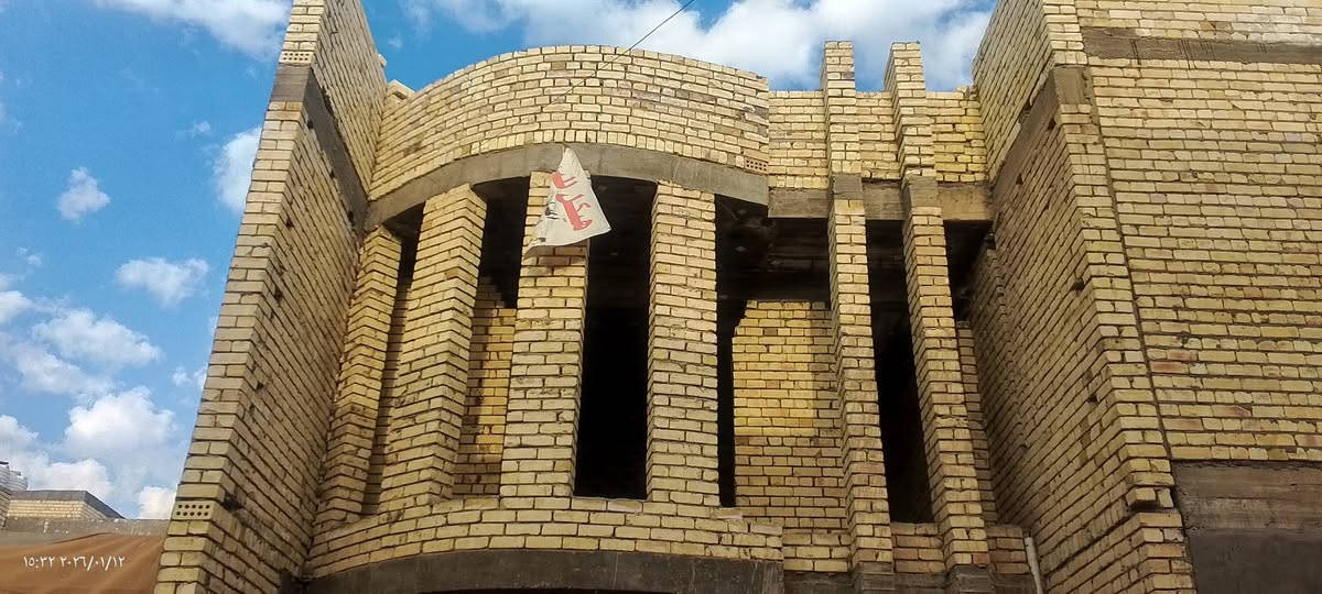 للبيع دار سكنية – هيكل واصل مرحلة التشطيب (الجص)
📍 الموقع: منطقة الإدارة – مربع العيثاوي، على شارع مفتوح، قطعة زاوية (مجاورة).
📐 المساحة: 100 متر مربع.
🏠 مواصفات الدار:
مدخلان.
غرفتا نوم (غرفة بالطابق الأرضي وغرفة بالطابق العلوي).
حمام داخلي.
حمام خارجي.
بناء هيكل واصل مرحلة التشطيب (الجص).
موقع جيد وشارع مفتوح.. للاستفسار***********
