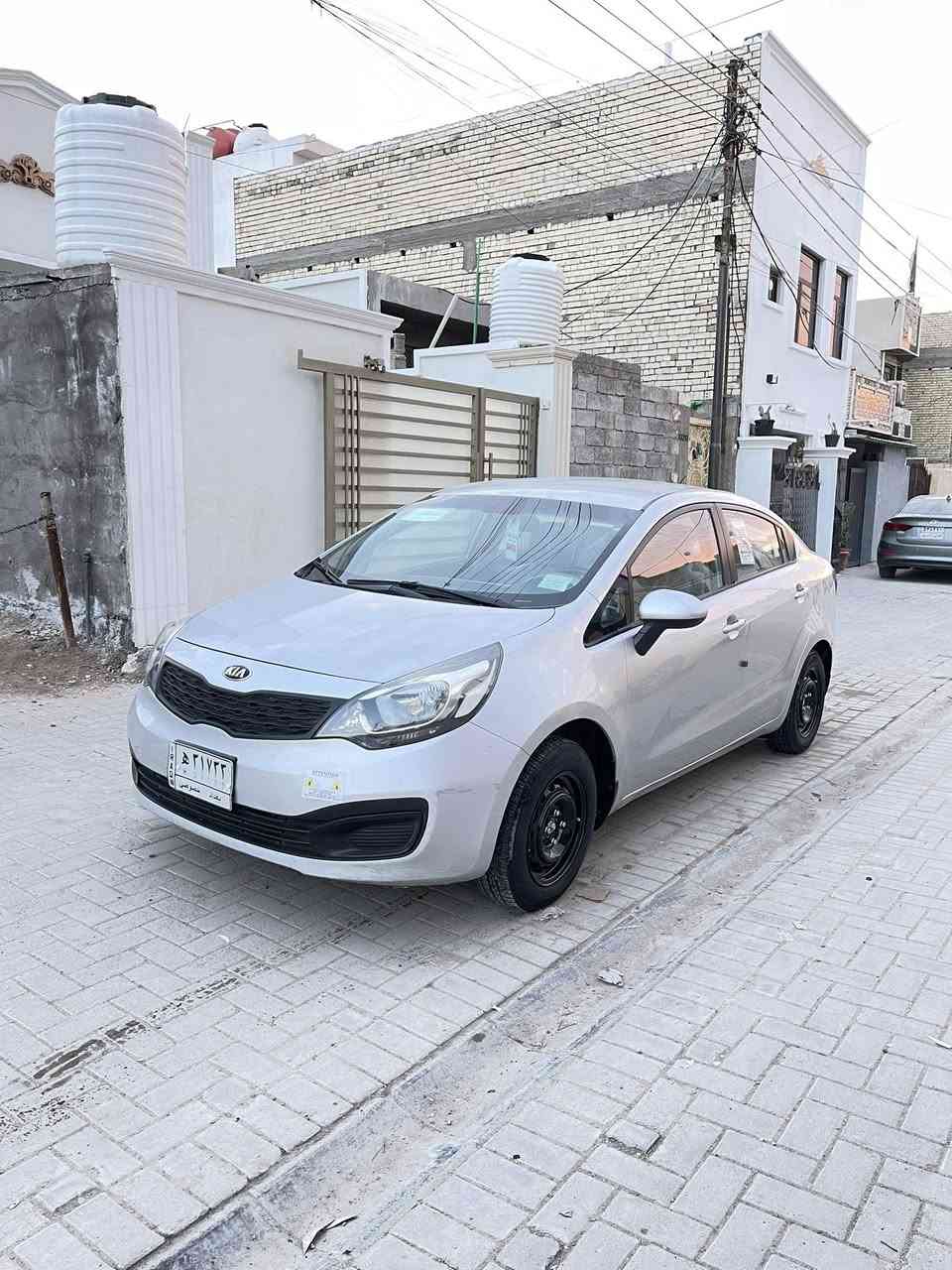 السلام عليكم 
كيه ريو موديل 2015
مكينه 1600 وارد خليجي 
سياره بدون صبغ كفاله عامه 
بيه بارد شويه بجاملغ الخلفي بس 
مكينه كير ستندر 
صدرخلفي امامي جديد 
تبريد تدفئة شغالات ماشيه 173 حقيقي 
تاشه تاب اصليه كامره 
سياره برغي نقص مابيه 
السعر 94 وبيه مجال حك الجيه 
مكاني بغداد البياع نشايت شرطه الخامسه 
*********** لشراي يتصل مامتواجد عل نت
