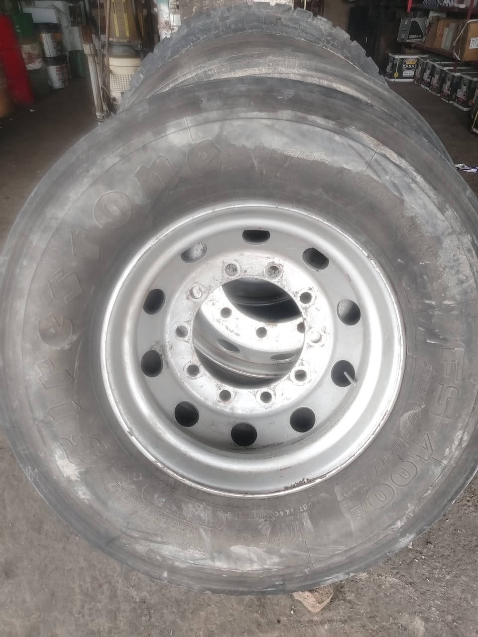 تايرات هنه ويالتهن البيع عداد زوجين المكان جبله سعر ٧٥٠الف وبيهن مجال حك جيه *********** تصل وبيك خير ودلال
