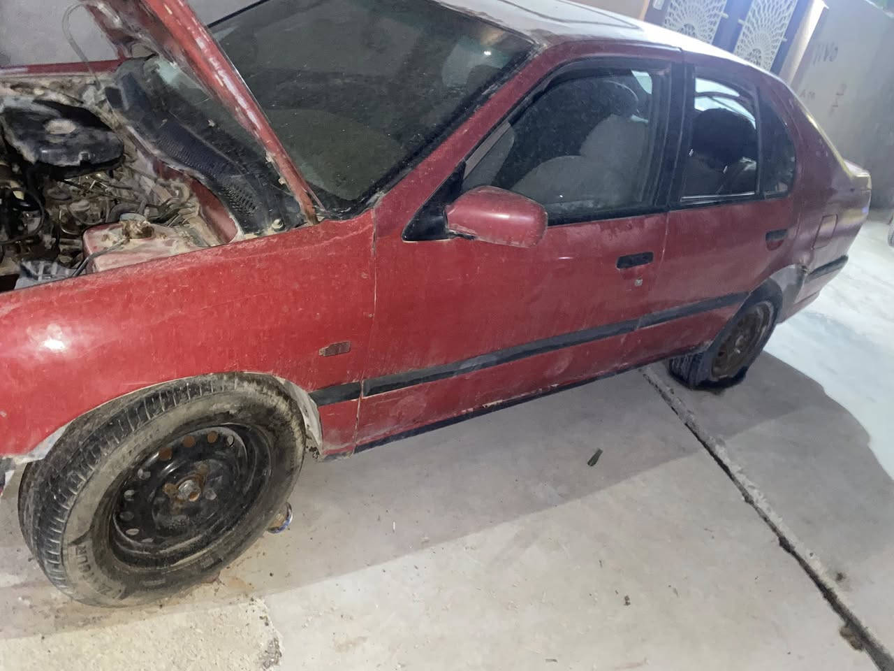 للبيع نيسان بريميره عل وضعيته مثل ماتشوف الصوره يعوزه فحمات سلف وفي تيس سنويه بيضه رقم اخضر غرامات ١٠٠ عليه عنوان موصل حي عدن خابرني أو واتساب*********** السعر٨ ورقات وبيه مجال
