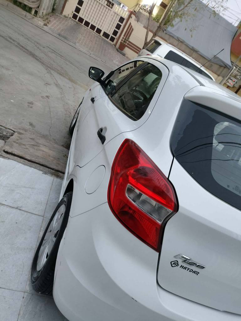 سلام علیکم للبيع سياره فورد فيجو 2018 گير اوتو مكينه 16بدون توربو المرغوب سنويه جديد نافذه لغاية 2028/3/20
سياره بي جامرلغ سائق مبدل تجاري وباب سائق صبغ بدون دواخل تايرات جديده رقم اربيل شرط تحويل وغرامه
وكير محرك بشرط داخلها نضيف جدا 
 السعر 90وبي مجال عنوان السياره كركوك تواصل على الرقم *********** كركوك, العراق
