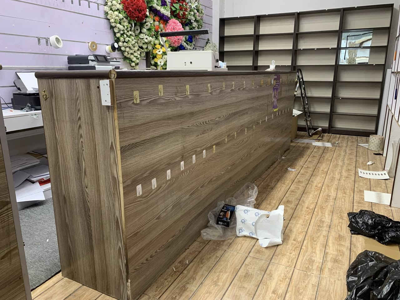 بۆ فرۆشتن مێزی دوکان. دیوی دواوەی چەکمەجەیە ***********
