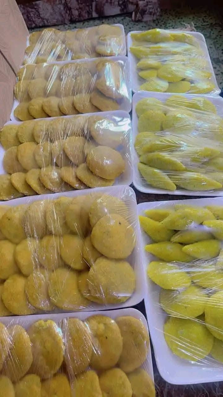 صباح الخير مستعدون بتجهيز طلباتكم من جميع الاكلات والملبس والفطائر للحجز على الرقم *********** واكو توصيل ان شاء الله
